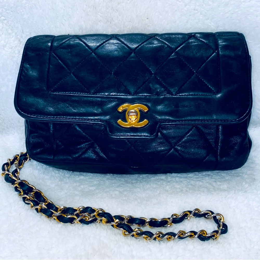 VINTAGE CHANEL QUILTED SINGLE FLAP CC LAMBSKIN CHAIN SHOULDER HANDBAG